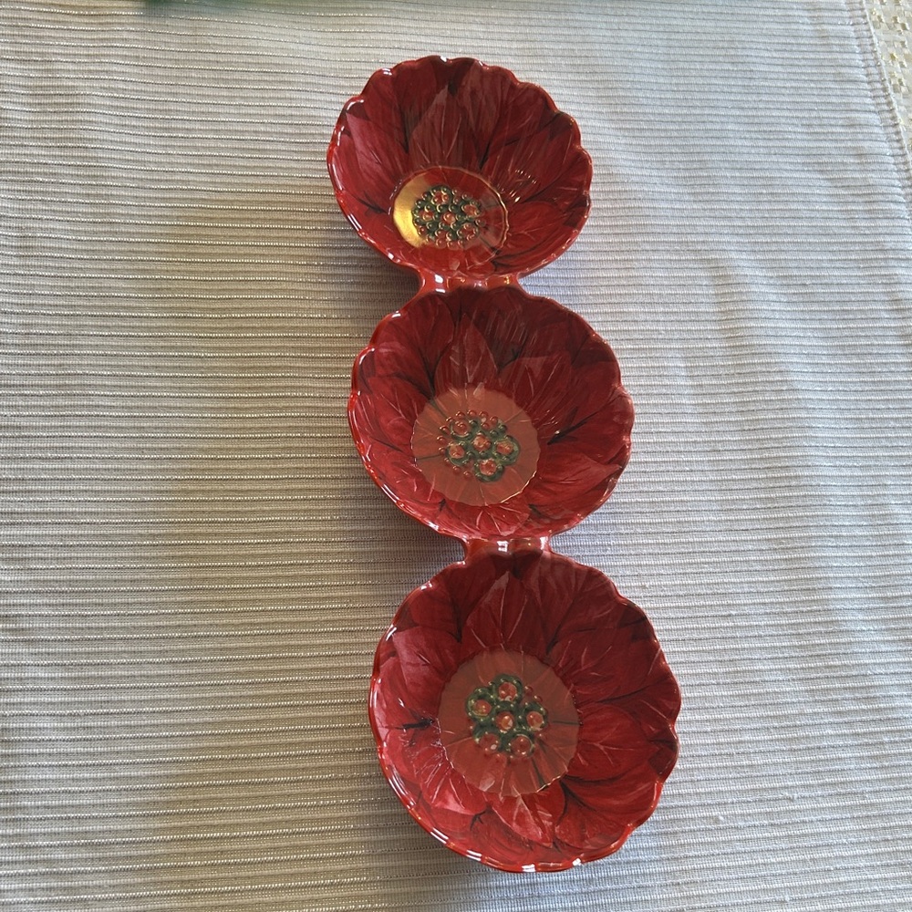 Mushroom Berry Basket + Poppy 3 Flower Melamine Serveware Set of 2 New With Tags - Picture 9 of 9